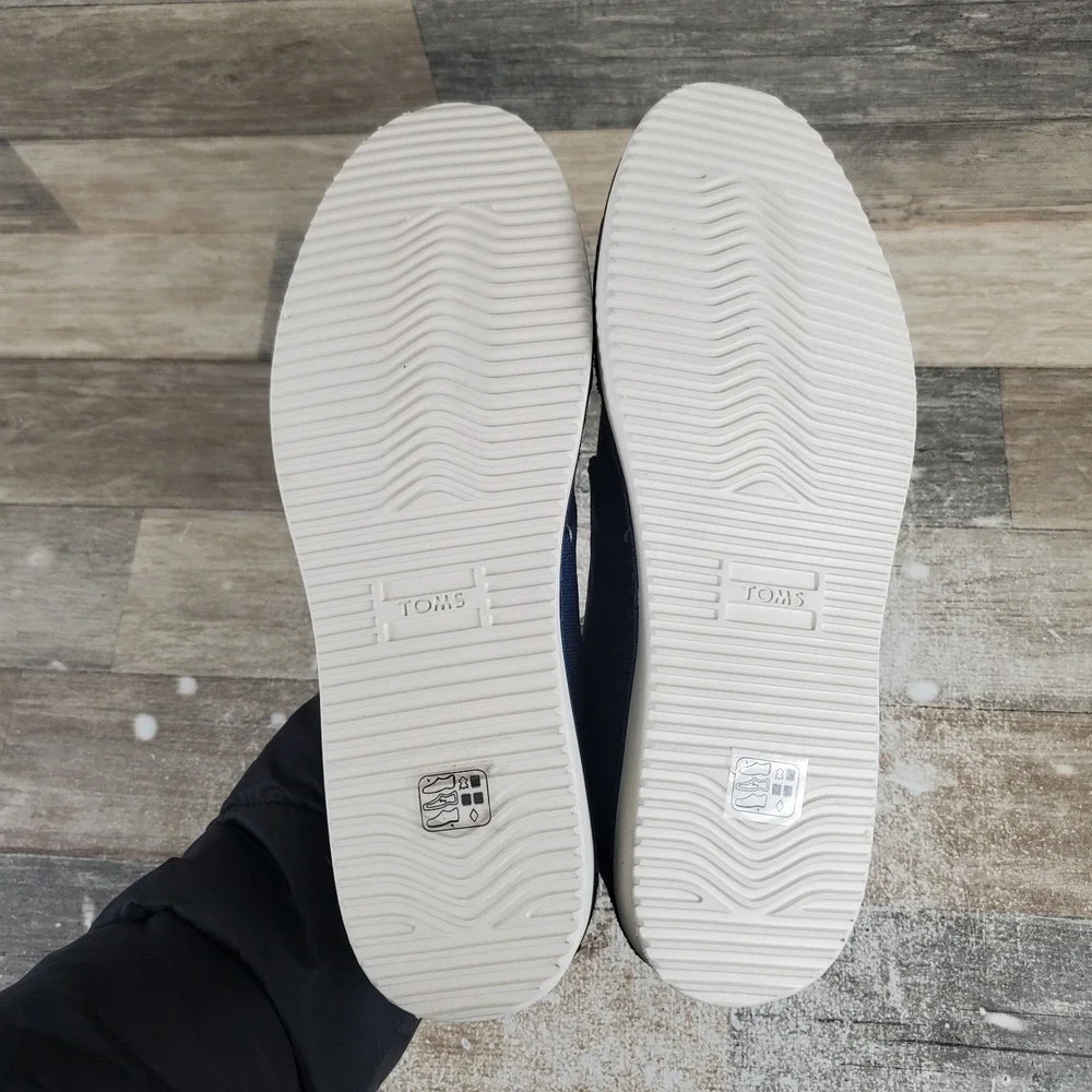 Toms new without
